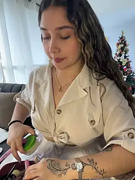 Cherryyquen online show from 4, 12, 2025