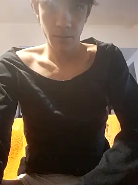 Snapshot of LYZBORNHD chatting on 13, 10, 2025 LYZBORNHD online show from 13, 10, 2025