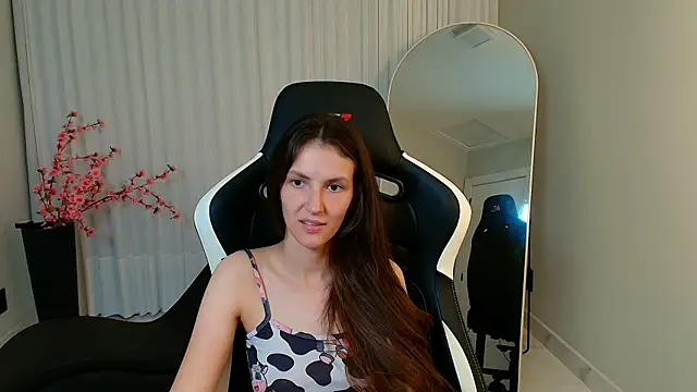 Snapshot of upssnowy chatting on 16, 11, 2025 upssnowy online show from 16, 11, 2025