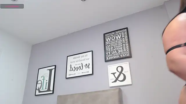 Snapshot of MileyHudson chatting on 14, 11, 2025 MileyHudson online show from 14, 11, 2025