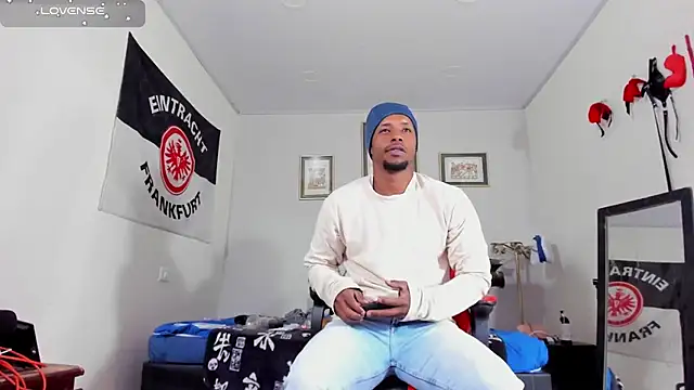 AlejoKhalifa  online show from 25, 11, 2025