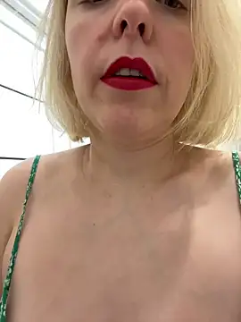 Yourdirtybitch online show from 12, 2, 2026