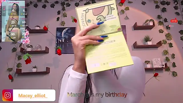 Snapshot of macey_elliot_ chatting on 1, 3, 2025 macey elliot online show from 1, 3, 2025