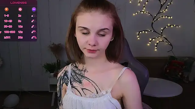 Snapshot of Britney_Lynch chatting on 11, 1, 2025 Britney Lynch online show from 11, 1, 2025