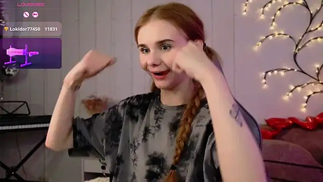 Snapshot of Britney_Lynch chatting on 3, 2, 2025 Britney Lynch online show from 3, 2, 2025