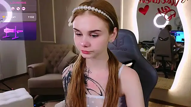 Snapshot of Britney_Lynch chatting on 11, 2, 2025 Britney Lynch online show from 11, 2, 2025