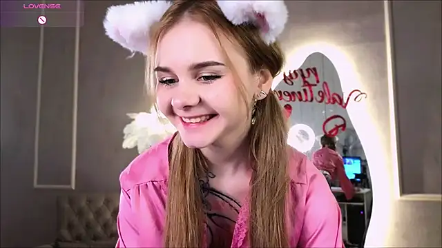 Snapshot of Britney_Lynch chatting on 13, 2, 2025 Britney Lynch online show from 13, 2, 2025