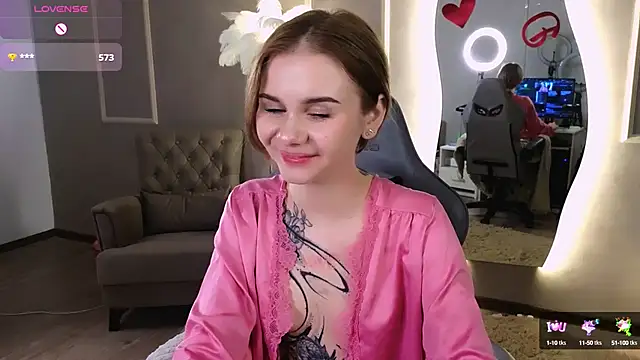 Snapshot of Britney_Lynch chatting on 14, 2, 2025 Britney Lynch online show from 14, 2, 2025