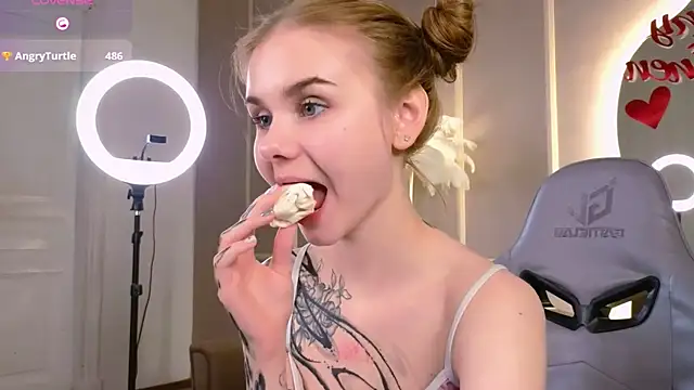 Snapshot of Britney_Lynch chatting on 16, 2, 2025 Britney Lynch online show from 16, 2, 2025