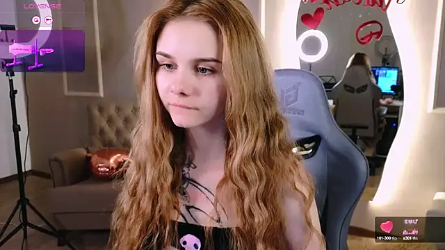 Snapshot of Britney_Lynch chatting on 16, 2, 2025 Britney Lynch online show from 16, 2, 2025