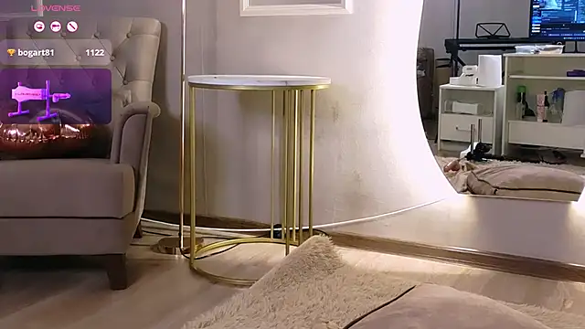 Snapshot of Britney_Lynch chatting on 17, 2, 2025 Britney Lynch online show from 17, 2, 2025