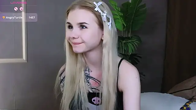 Snapshot of Britney_Lynch chatting on 23, 2, 2025 Britney Lynch online show from 23, 2, 2025