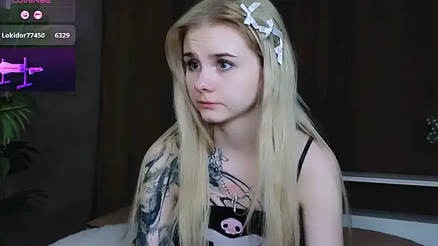 Snapshot of Britney_Lynch chatting on 23, 2, 2025 Britney Lynch online show from 23, 2, 2025