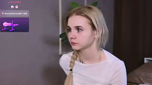 Snapshot of Britney_Lynch chatting on 24, 2, 2025 Britney Lynch online show from 24, 2, 2025