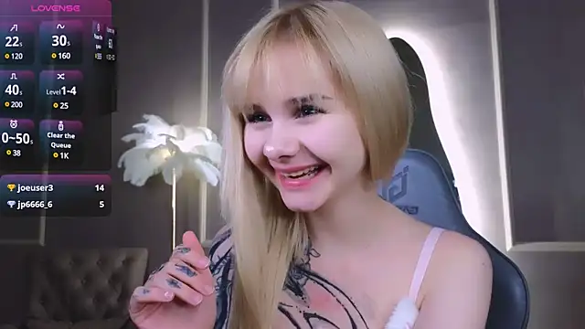 Snapshot of Britney_Lynch chatting on 8, 3, 2025 Britney Lynch online show from 8, 3, 2025