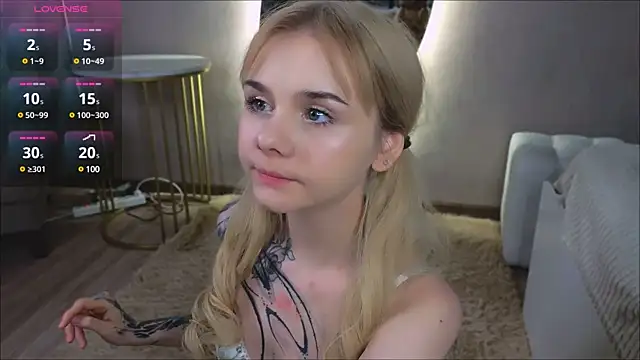 Snapshot of Britney_Lynch chatting on 10, 3, 2025 Britney Lynch online show from 10, 3, 2025