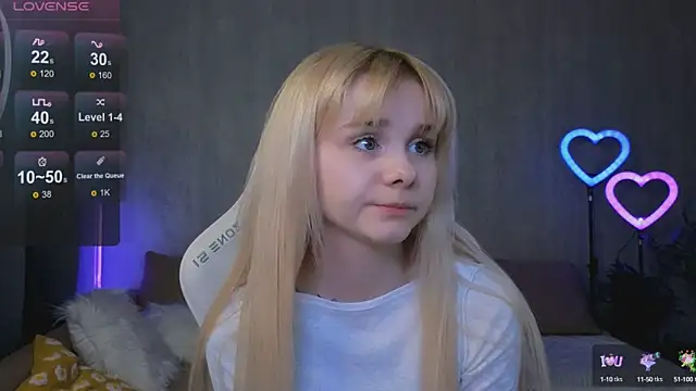 Snapshot of Britney_Lynch chatting on 19, 3, 2025 Britney Lynch online show from 19, 3, 2025