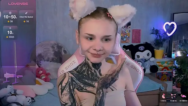 Snapshot of Britney_Lynch chatting on 9, 9, 2025 Britney Lynch online show from 9, 9, 2025