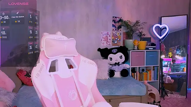 Snapshot of Britney_Lynch chatting on 19, 9, 2025 Britney Lynch online show from 19, 9, 2025