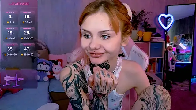 Snapshot of Britney_Lynch chatting on 21, 9, 2025 Britney Lynch online show from 21, 9, 2025