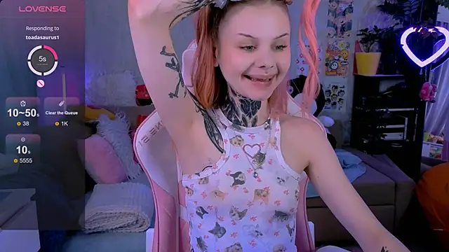 Snapshot of Britney_Lynch chatting on 26, 9, 2025 Britney Lynch online show from 26, 9, 2025