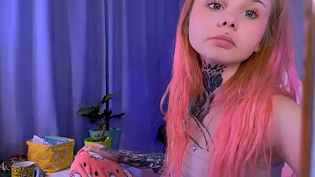 Snapshot of Britney_Lynch chatting on 28, 9, 2025 Britney Lynch online show from 28, 9, 2025