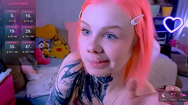 Snapshot of Britney_Lynch chatting on 2, 10, 2025 Britney Lynch online show from 2, 10, 2025