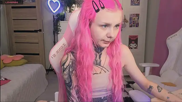 Snapshot of Britney_Lynch chatting on 17, 10, 2025 Britney Lynch online show from 17, 10, 2025