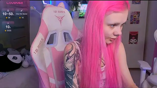 Snapshot of Britney_Lynch chatting on 22, 10, 2025 Britney Lynch online show from 22, 10, 2025