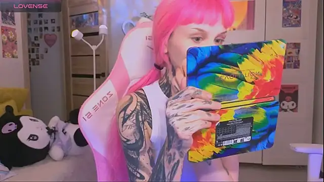 Snapshot of Britney_Lynch chatting on 23, 10, 2025 Britney Lynch online show from 23, 10, 2025