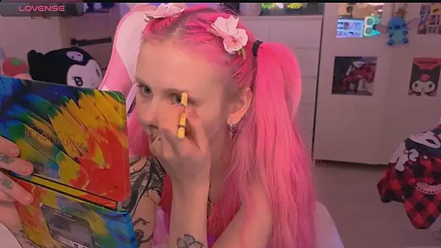 Snapshot of Britney_Lynch chatting on 24, 10, 2025 Britney Lynch online show from 24, 10, 2025