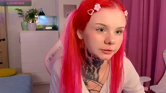 Snapshot of Britney_Lynch chatting on 14, 11, 2025 Britney Lynch online show from 14, 11, 2025