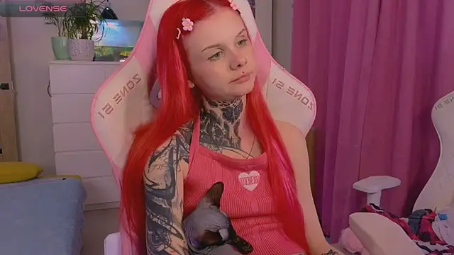 Snapshot of Britney_Lynch chatting on 15, 11, 2025 Britney Lynch online show from 15, 11, 2025