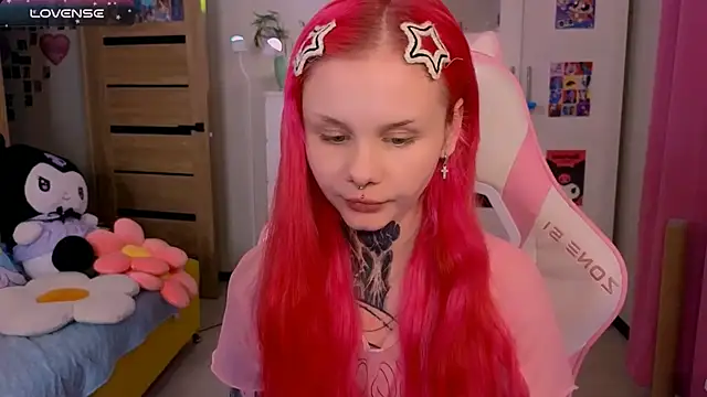 Snapshot of Britney_Lynch chatting on 23, 11, 2025 Britney Lynch online show from 23, 11, 2025