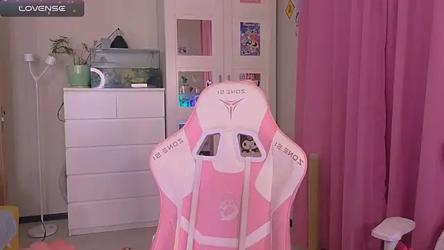 Snapshot of Britney_Lynch chatting on 25, 11, 2025 Britney Lynch online show from 25, 11, 2025