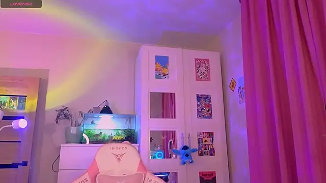 Snapshot of Britney_Lynch chatting on 28, 11, 2025 Britney Lynch online show from 28, 11, 2025