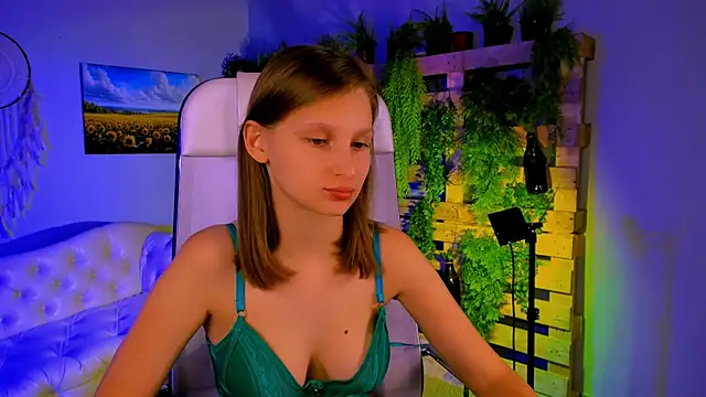 Snapshot of EllaHorton chatting on 4, 11, 2025 EllaHorton online show from 4, 11, 2025