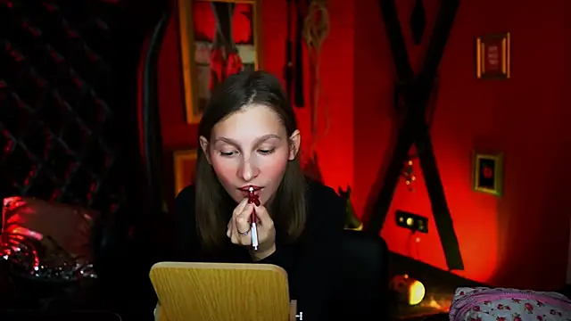 Snapshot of EllaHorton chatting on 9, 11, 2025 EllaHorton online show from 9, 11, 2025