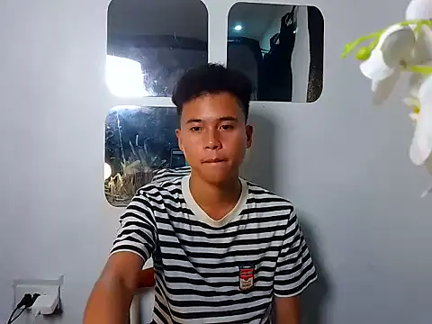 Snapshot of Asiantwink21 chatting on 24, 9, 2025 Asiantwink21 online show from 24, 9, 2025
