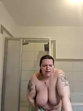 Curvy Lucy online show from 25, 1, 2025
