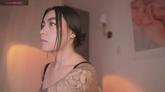 GigiLee  online show from 14, 10, 2025