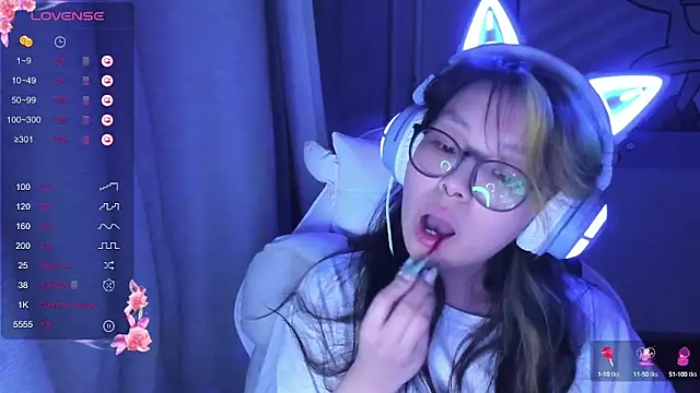 Snapshot of maydaykimmy chatting on 8, 2, 2025 maydaykimmy online show from 8, 2, 2025