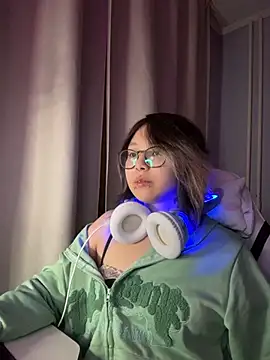 Snapshot of maydaykimmy chatting on 4, 12, 2025 maydaykimmy online show from 4, 12, 2025