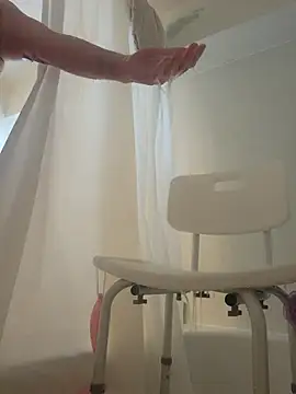 caressonnous online show from 3, 11, 2025