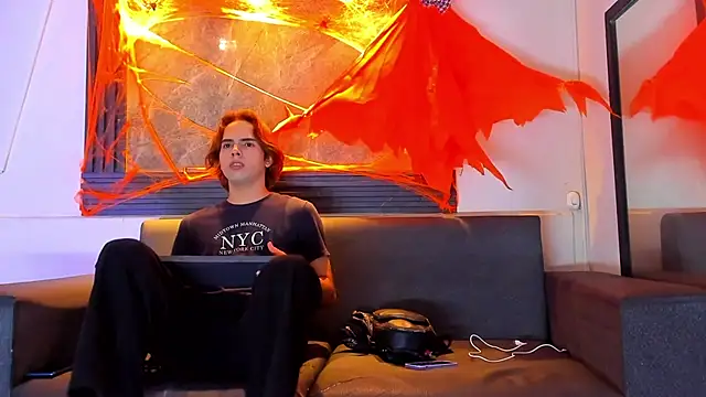 liam genner  online show from 19, 10, 2025