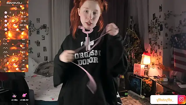 Snapshot of CallMeEffy1 chatting on 5, 1, 2025 CallMeEffy1 online show from 5, 1, 2025