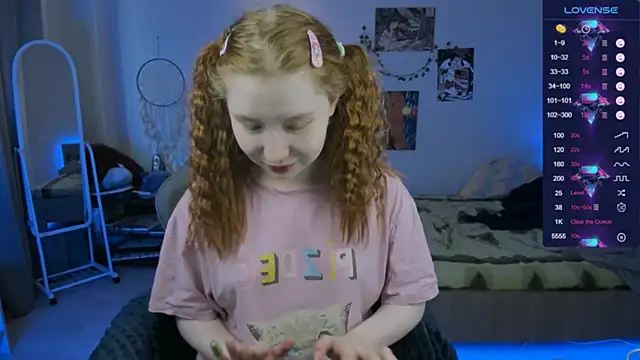 CallMeEffy1 online show from 4, 4, 2026