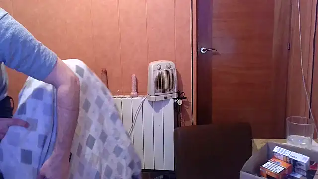 Snapshot of Lia_Y_PatrickX chatting on 4, 1, 2025 Lia Y PatrickX online show from 4, 1, 2025