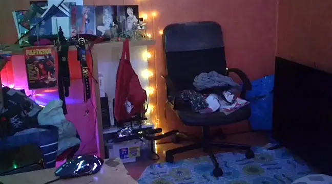 Snapshot of Lia_Y_PatrickX chatting on 4, 1, 2025 Lia Y PatrickX online show from 4, 1, 2025