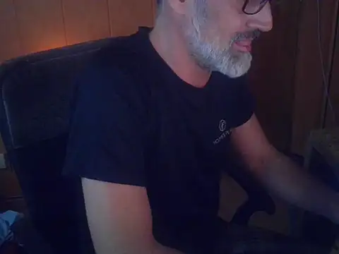 Snapshot of Lia_Y_PatrickX chatting on 12, 10, 2025 Lia Y PatrickX online show from 12, 10, 2025